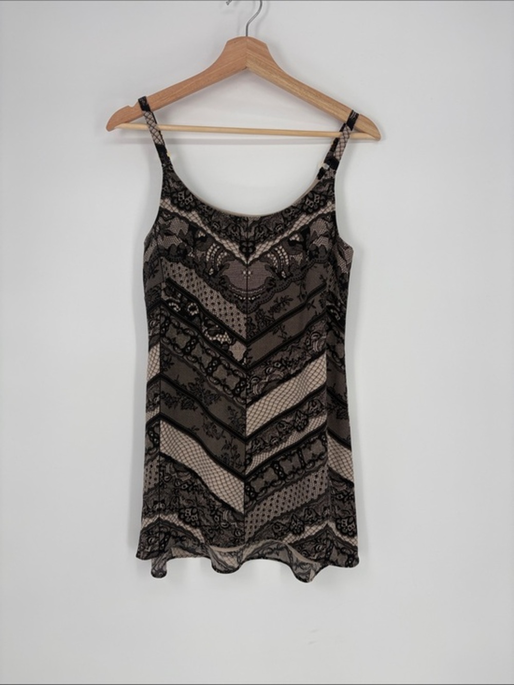 🐩 CAbi Black Lace-Patterned Camisole